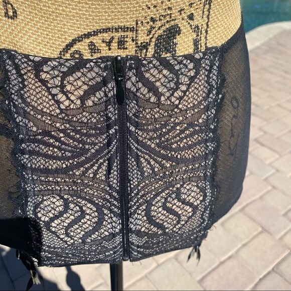 VICTORIA SECRET LINGERIE - Picture 8 of 11